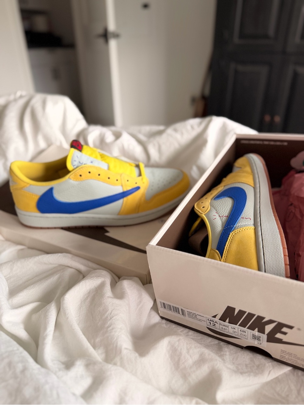 Travis Scott x Wmns Jordan 1 Retro Low OG SP ‘Canary’ - Picture 8 of 16